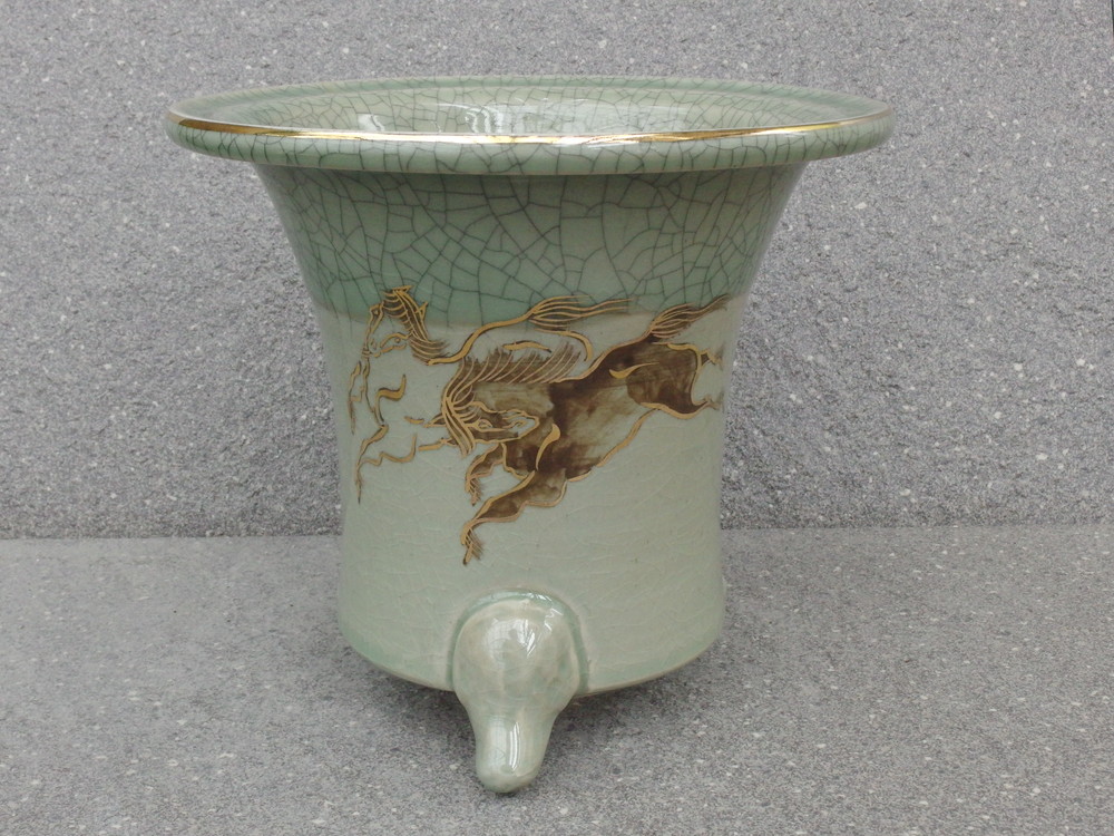 豊明園 / 4943,大鉢 相馬焼 青磁金彩双馬鉢 外形 約22cm