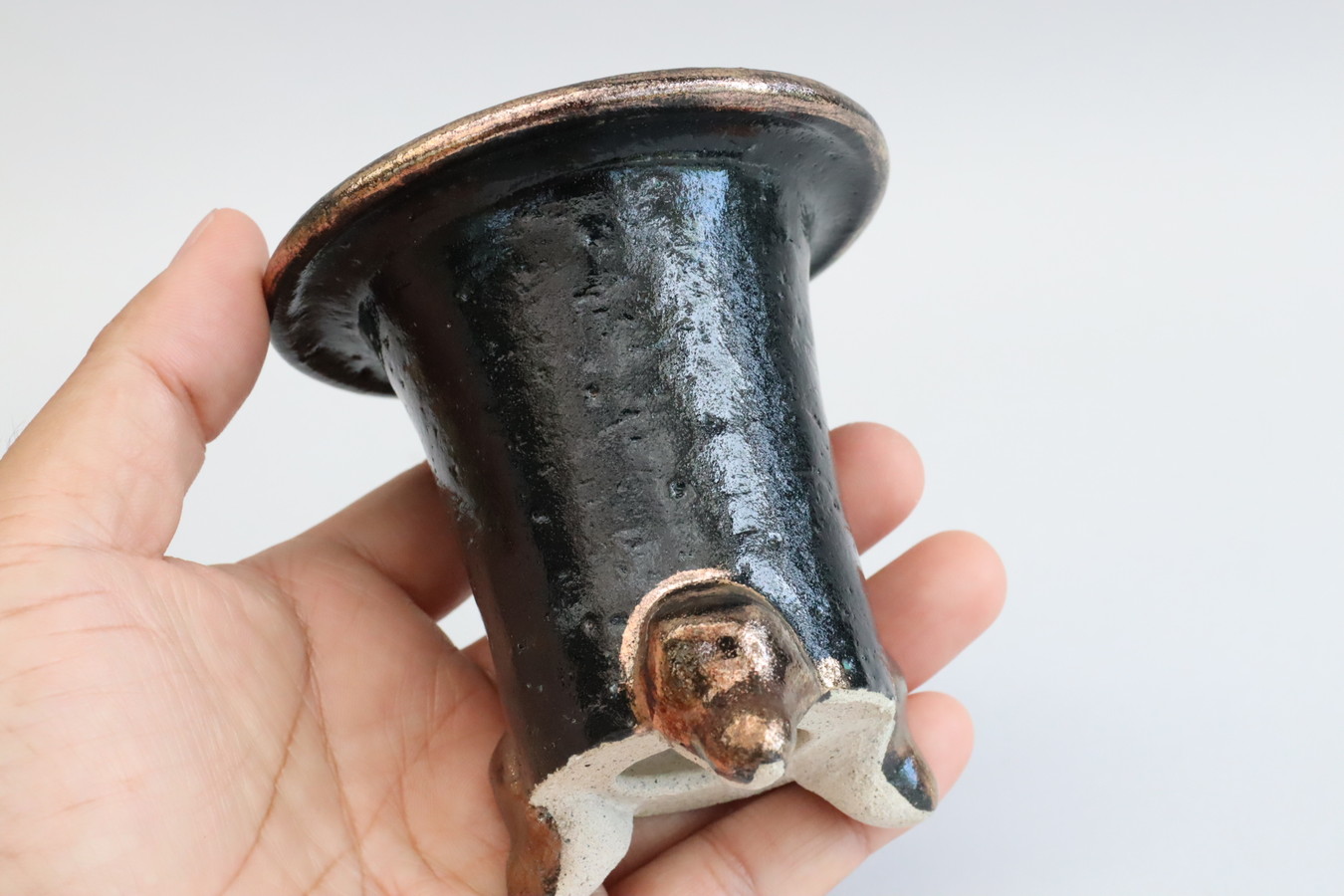 2355,縁足金 縁金鉢  外径約9.0cm　窯きず？新古？中古？作家流れ？手づくね？　この大きさまずでてこない