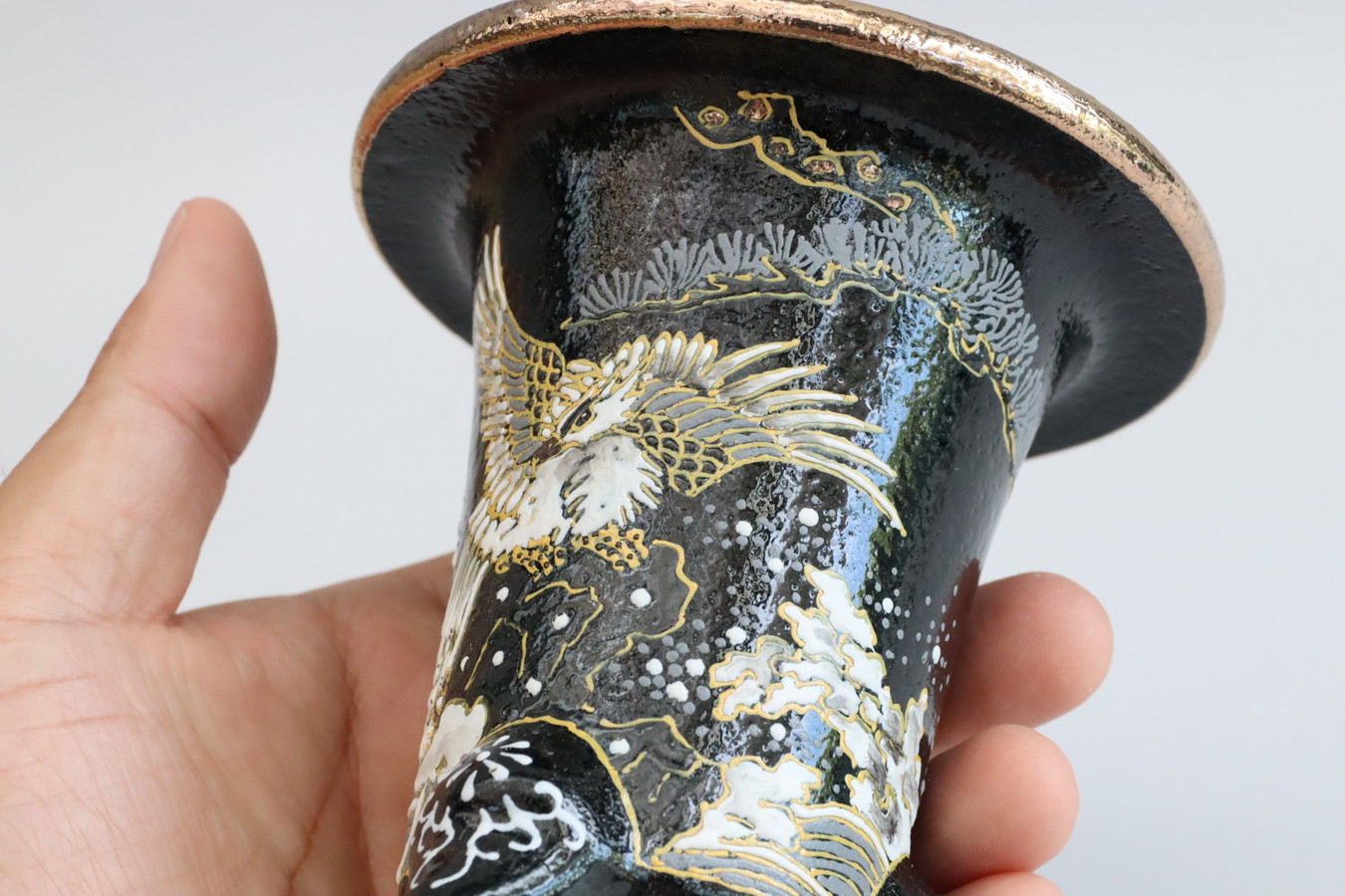 2377,岩松波の鷹　外径約10.4cm　亘サイン