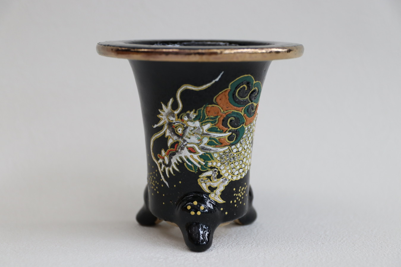 2365,黒地雲龍  外径約10.3cm