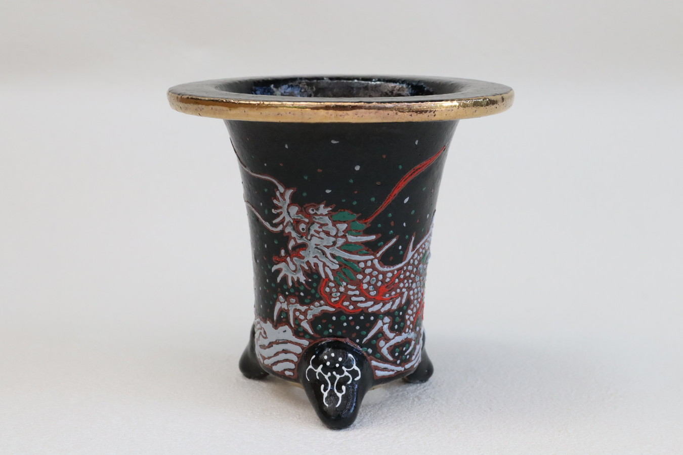 2479,黒地 龍　外径約10.3cm　新鉢　亘サイン