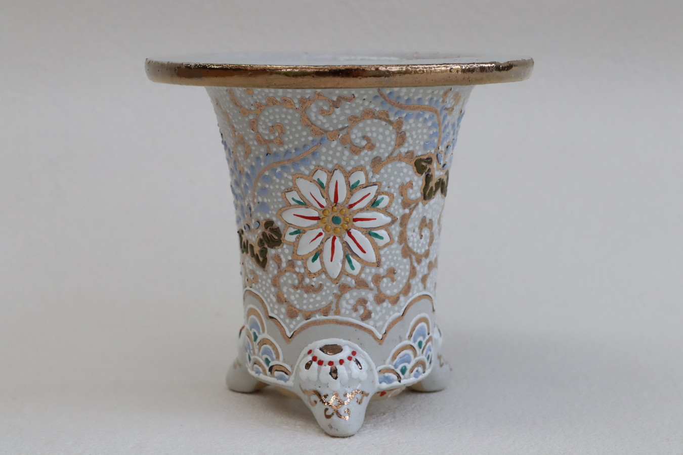 2497,白地 華唐草 外径約10.4cm　【希望価格25000円→大特価！】特級　梅花サイン