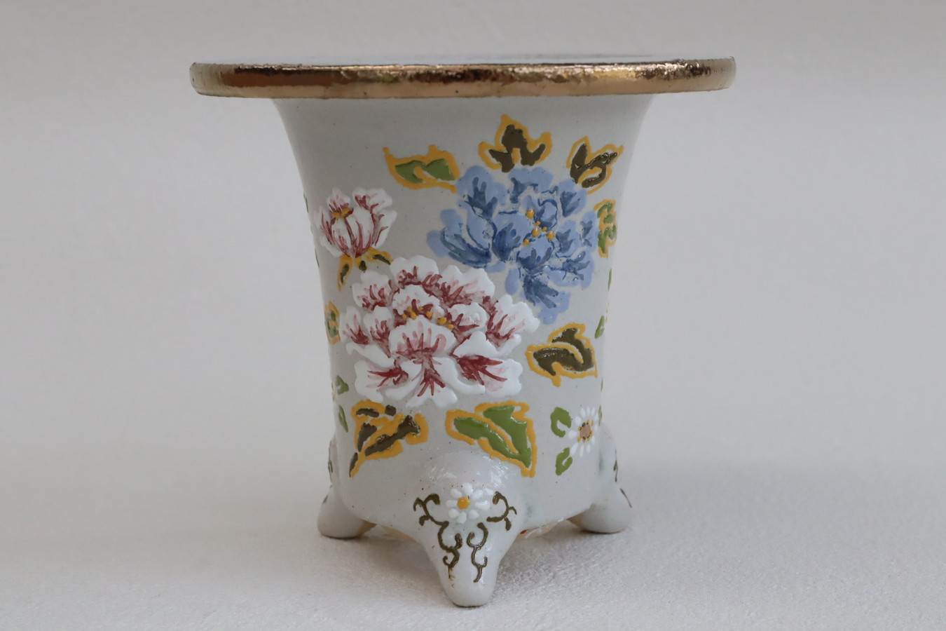 2011,白地 大輪牡丹　外径約10.4cm　作よい　梅花サイン