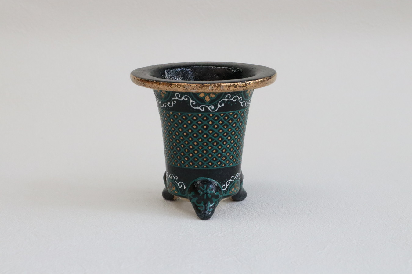 2005,七々子万年青楽鉢 魚々子 外径約9.6cm　伝説の作家　里サイン