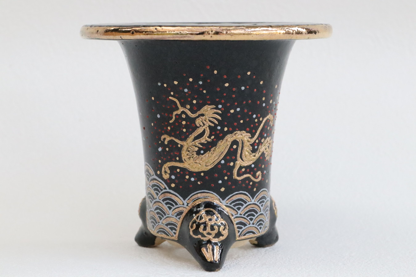 2524,加茂黒 金古代龍 青海波 外径約10.1cm 華サイン 賀茂黒