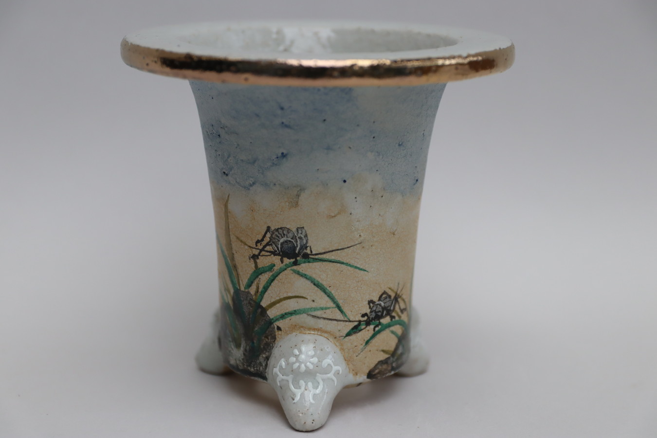 2374,【傑作】白地 鈴虫　外径約10.8cm　梅花サイン