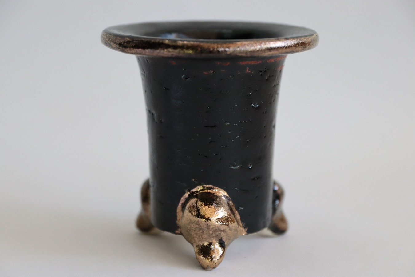 2355,縁足金 縁金鉢  外径約7.9cm　窯きず？新古？中古？作家流れ？手づくね？　この大きさまずでてこない
