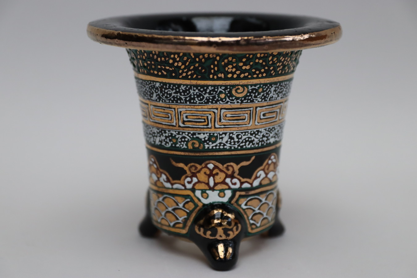 2467,最上品 唐草雷紋青海 錦鉢  外径約9.7cm　華サイン　加茂黒の艶最上