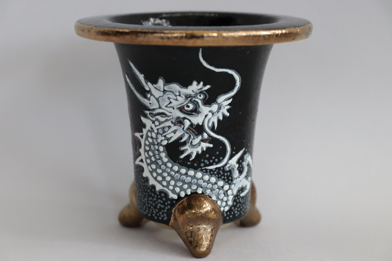 2362,黒地 白龍   外径約10.3cm