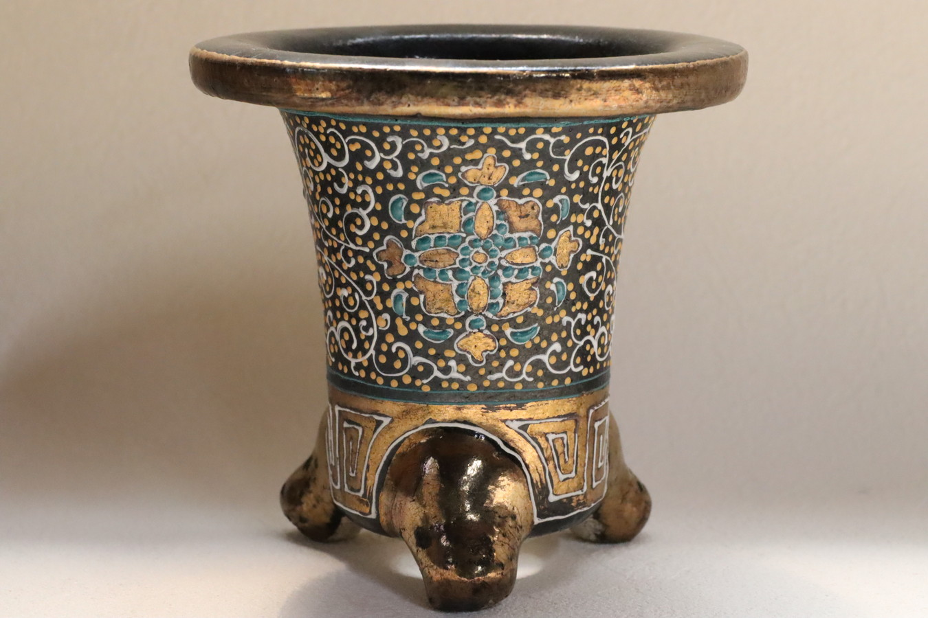 2366,花唐草　おもと鉢  外径約11.1cm　中古　古い？